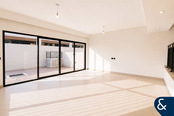 TRUE CORNER | PRIME PLOT | CLOSE TO HUB