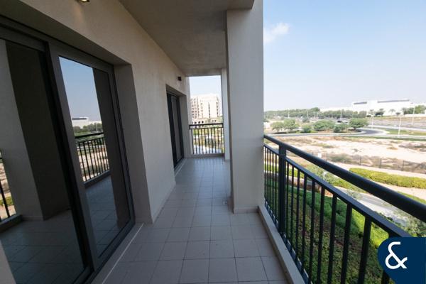 Huge Balcony | Spacious | Available 8th Jan