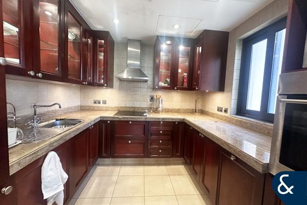 Corner Unit | Burj View | Study Room