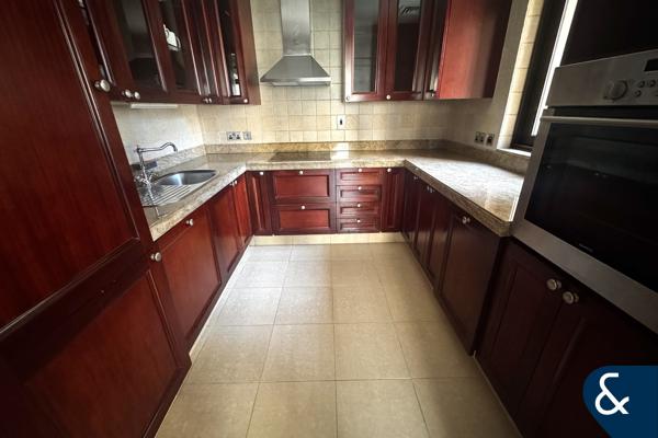 Corner Unit | Burj View | Study Room