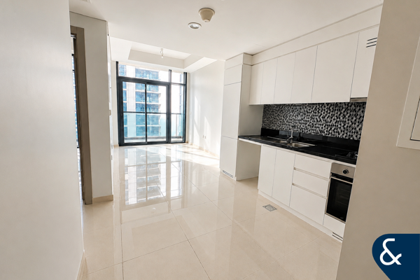 Luxury | Vacant | Pool View | One Bedroom
