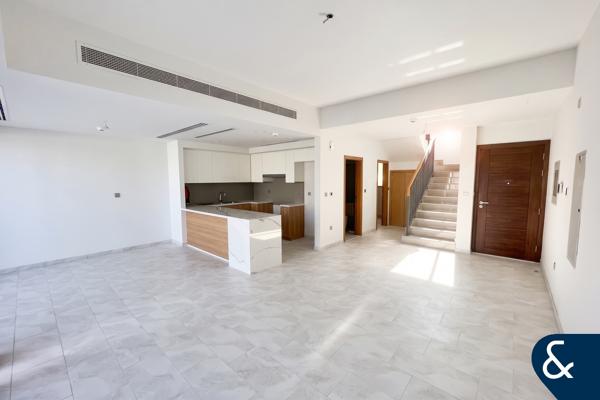 Exclusive | Pool Backing | 3 Beds+Maids
