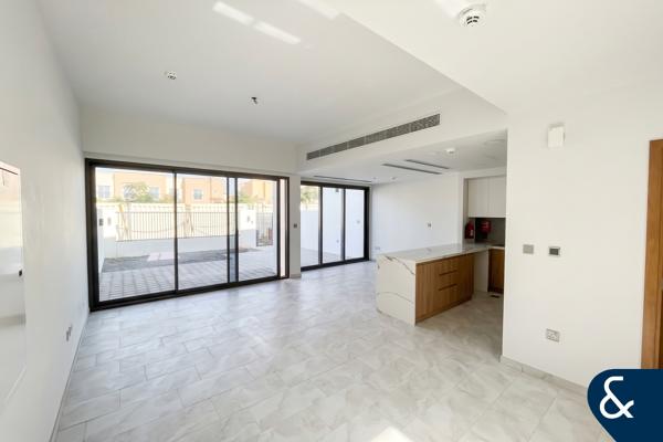 Exclusive | Pool Backing | 3 Beds+Maids