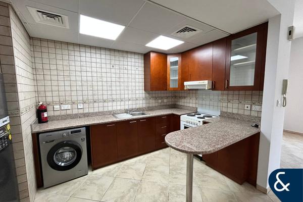 One Bed I 1081 Sqft I Rented I Mid Floor