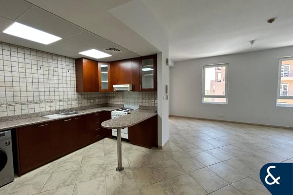 One Bed I 1081 Sqft I Rented I Mid Floor