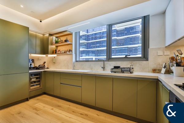 2 Bed | Fully Upgraded + Renovated | Vacant