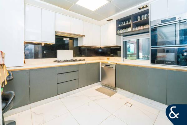 Large roof terrace | Address skyline views