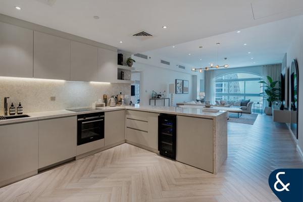 Tastefully Upgraded | Top Floor | 1887 Sq Ft