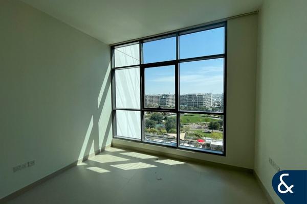 POOL AND PARK VIEW | VOT | MID FLOOR