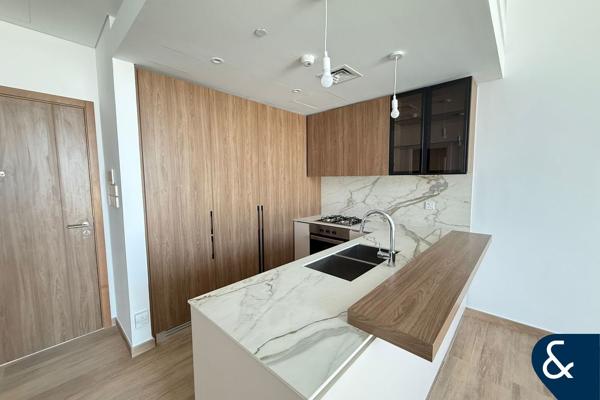 Brand New | Top Floor | Ellington | High roi