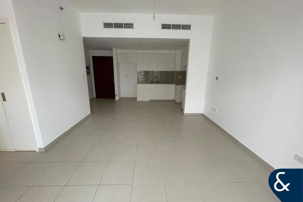 12 CHEQUES | OPEN LAYOUT | HIGH FLOOR