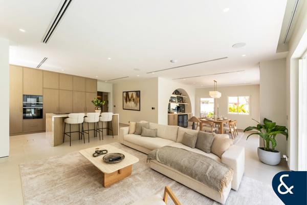 Upgraded | Extended | 5 Bed | Pool | Vacant