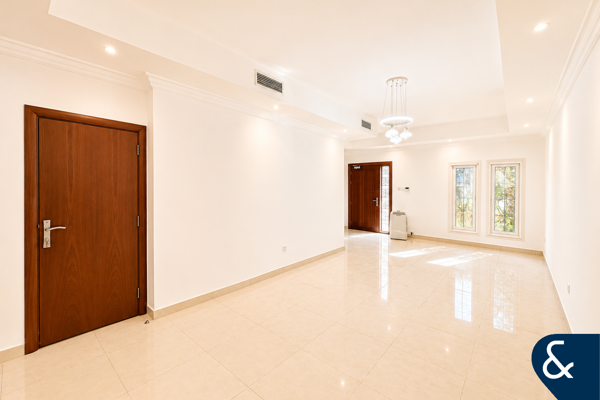 3 Beds | Upgraded | Vacant | Ground Plus 2