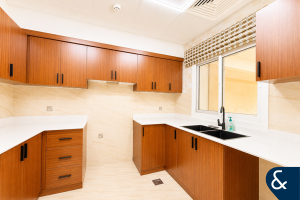 3 Beds | Upgraded | Vacant | Ground Plus 2