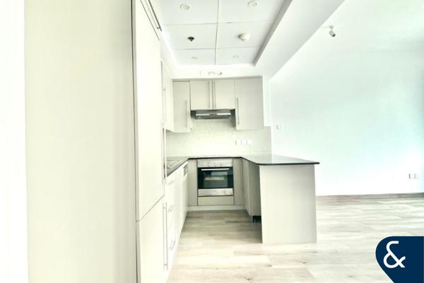 Studio | Upgraded | 12 cheques