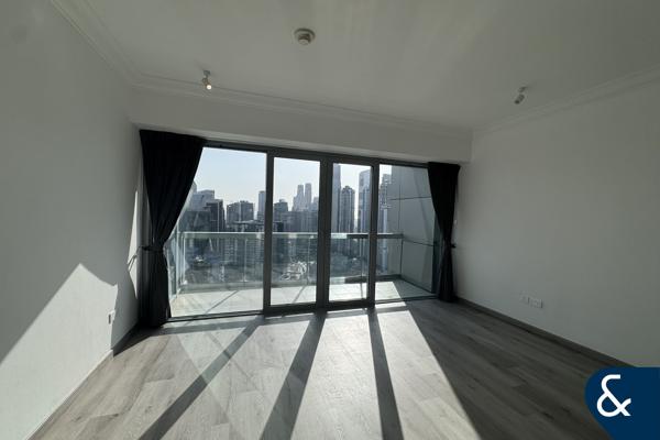 Studio | Upgraded | 12 cheques