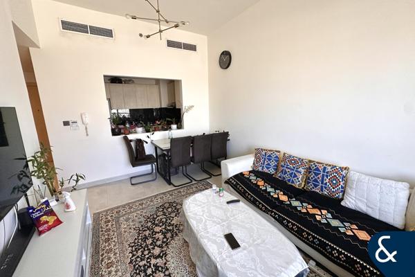 Vacant | Pool View | Furnished | 2 Beds
