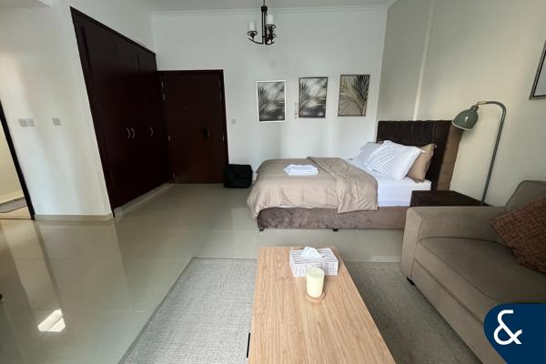 | Vacant | Furnished | Closed Kitchen |