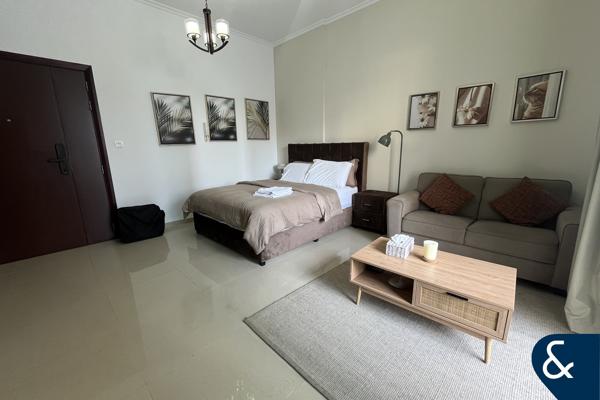| Vacant | Furnished | Closed Kitchen |