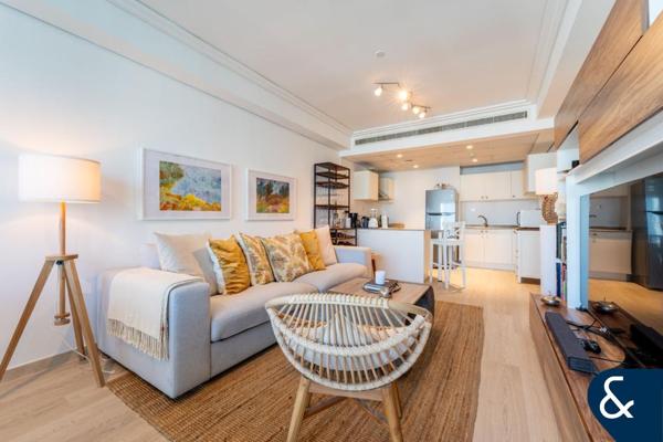 2 Bedroom | High Floor | Upgraded | Lake View