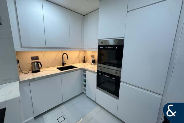 Fully Upgraded | VOT | Huge Terrace