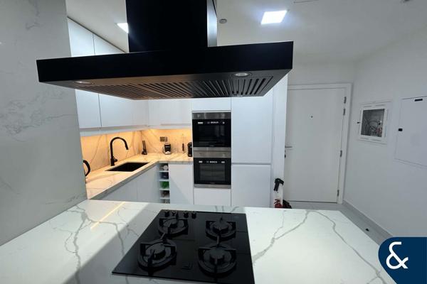 Fully Upgraded | VOT | Huge Terrace