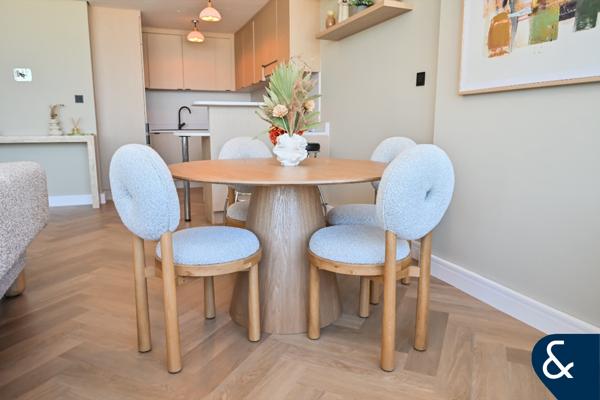Upgraded | Furnished | High Floor