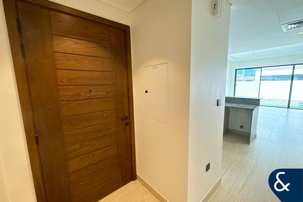 Corner | Near Park | 5 Bedrooms | Maids
