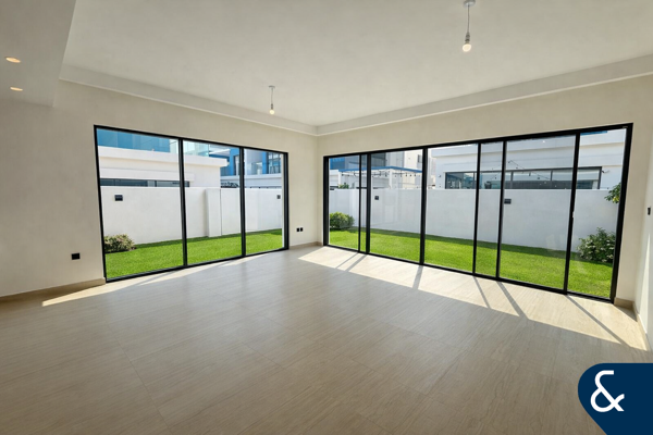 Corner | Near Park | 5 Bedrooms | Maids