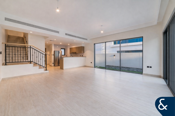 Corner | Near Park | 5 Bedrooms | Maids