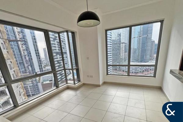 Large layout | 1 + dining | Great location