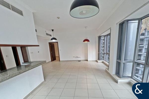 Large layout | 1 + dining | Great location