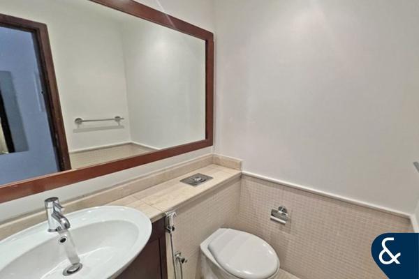 Large layout | 1 + dining | Great location