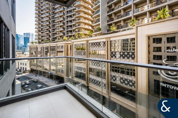 Large layout | 1 + dining | Great location