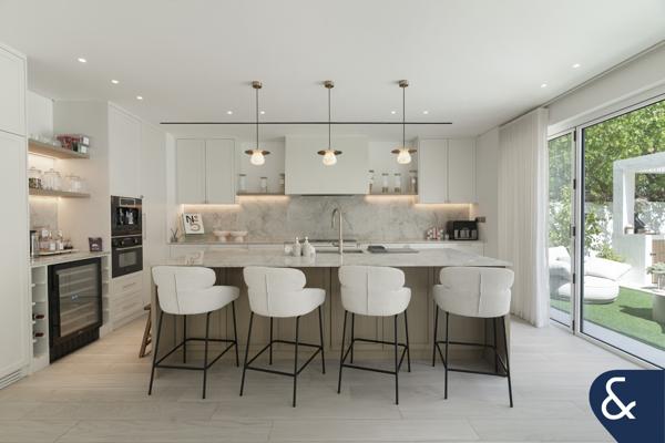 5 Bedrooms | Extended | Luxury Living