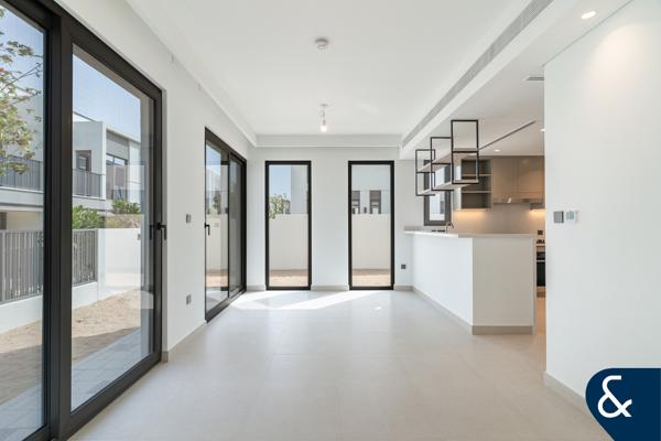 Exclusive | Vacant February | Large Plot