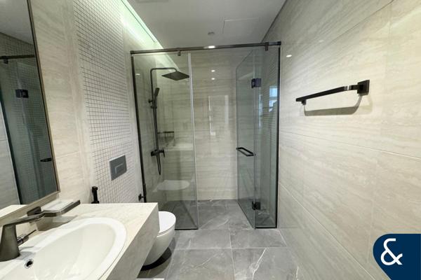 Modern/Great Location/Vacant