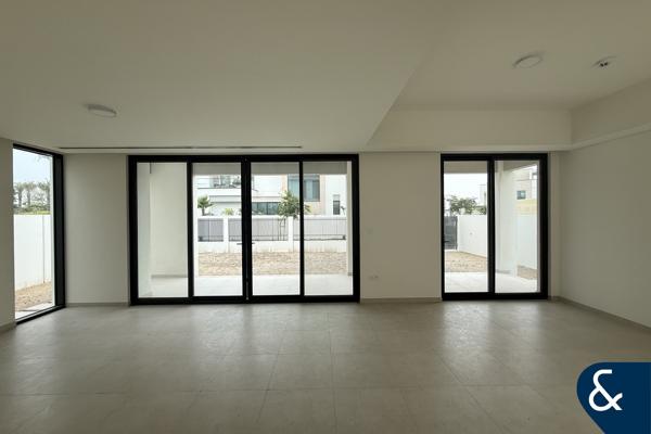 Spacious 4BR Villa | AVAILABLE NOW | Corner