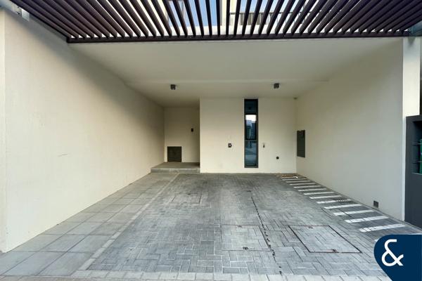 Vacant | Single Row | Close to facilities