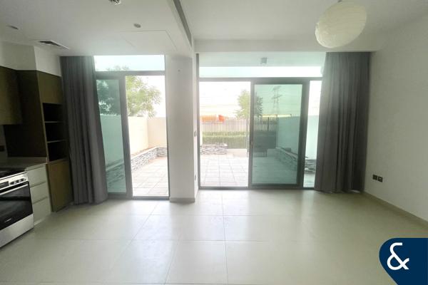 Vacant | Single Row | Close to facilities
