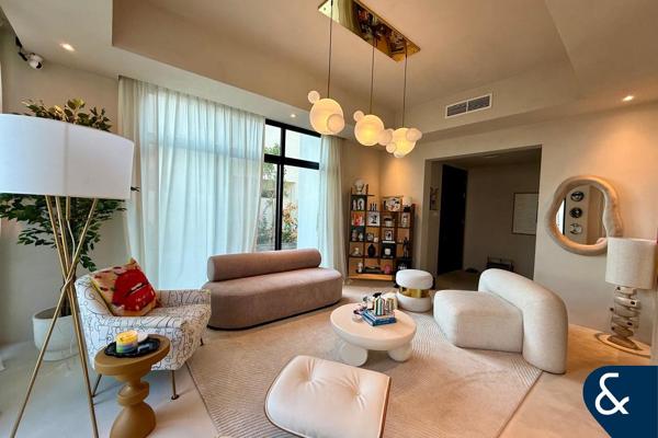 EXTENSIVELY UPGRADED | CORNER | SINGLE ROW