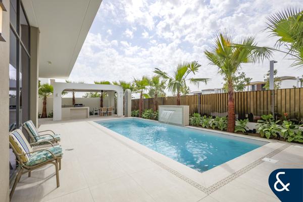 Exclusive | 5 Bed | Huge Corner Plot