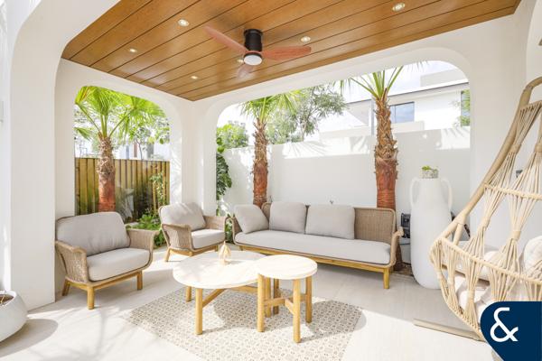 Exclusive | 5 Bed | Huge Corner Plot
