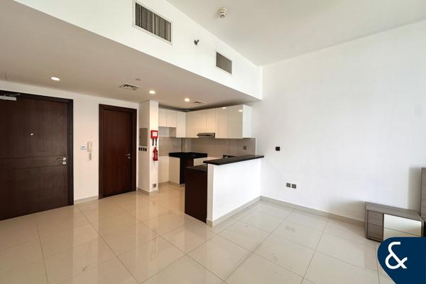 Vacant Now | High Floor | Modern Studio
