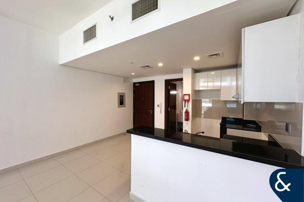 Vacant Now | High Floor | Modern Studio
