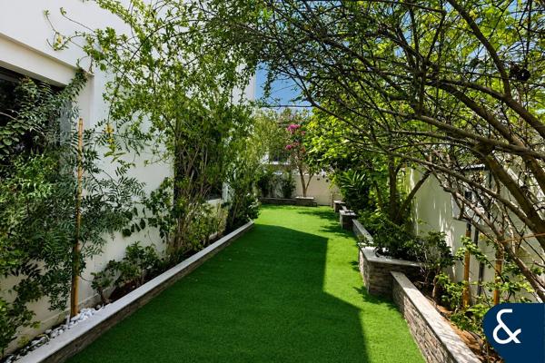 Upgraded | Corner Villa | Available 25th Aug