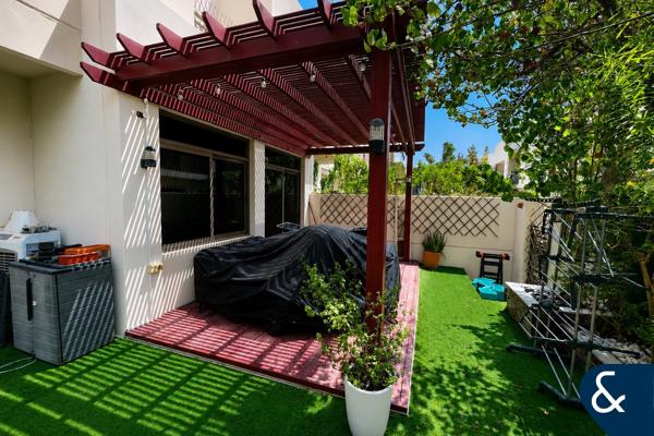 Upgraded | Corner Villa | Available 25th Aug