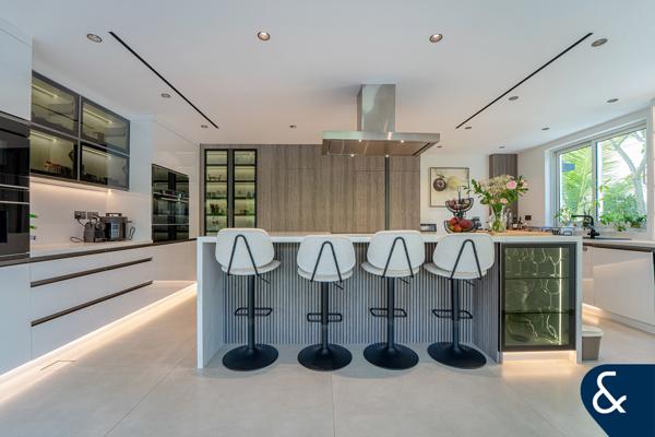 Exclusive | Complete Turnkey | 5 Bedrooms