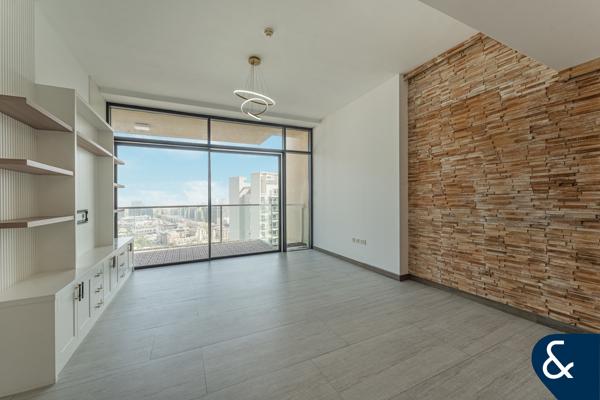 Upgraded | HIgh Floor | Corner Unit | 1Bed