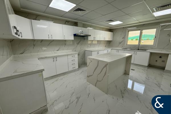 New Villa / Vacant / 5 En-Suite Bedrooms